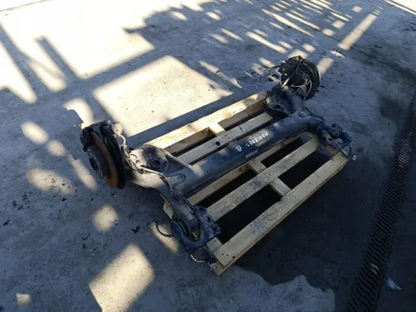 Mercedes W247 B-Klasse achterophangingbalk OEM 2475840000 image 2