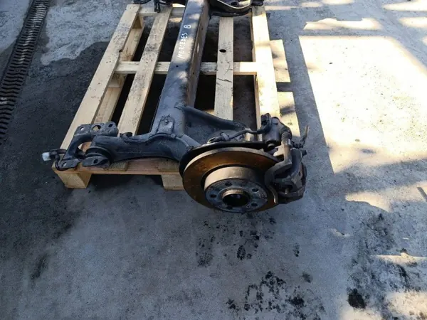 Mercedes W247 B-Klasse achterophangingbalk OEM 2475840000 image 3