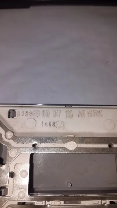 Lampe d'habitacle VW OEM 1K0947105AT - Occasion image 4