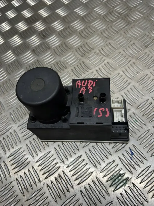 Pompe de verrouillage central OEM 8L0862257 Audi A3 8L/A4 B5 image 2