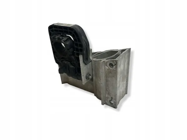 BMW i4 Etuistuimen turvavyön kiinnike OEM 9498820 image 5
