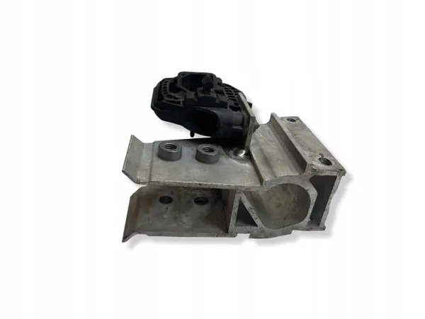 BMW i4 Etuistuimen turvavyön kiinnike OEM 9498820 image 6