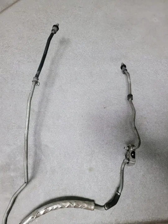 Conducto de aceite OEM 84468654 para Camaro SS 6.2L image 6