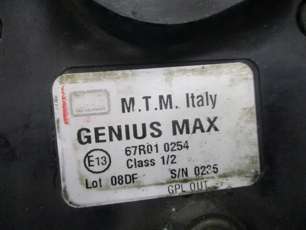 Redutor de gás Infiniti EX35 OEM 67R010254 - Usado image 3