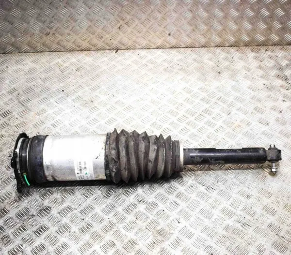 Tesla Model S Taka-oikea ilmaiskujyra OEM 106746626B image 2
