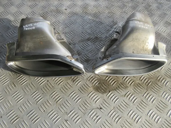Punta de escape Mercedes W212 Sedán Derecha OEM image 2