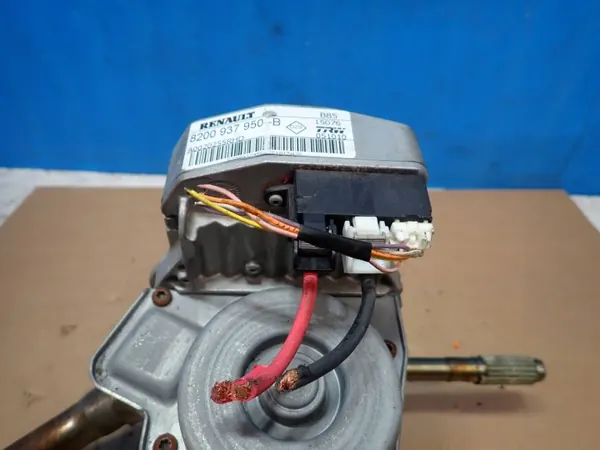 Pompe de direction OEM 8200937950B pour Renault Clio III image 4