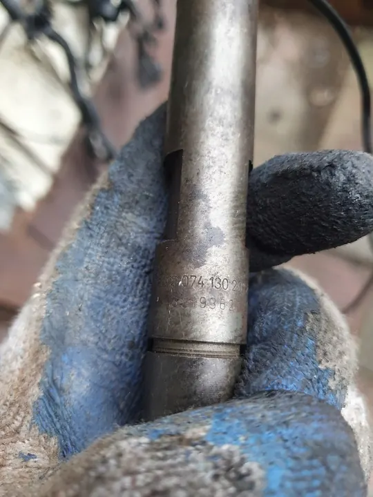 Iniettore VW TRANSPORTER T4 2.5 TDI 074130202P image 3