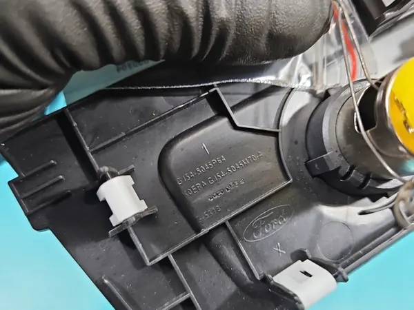 Tomada isqueiro OEM GJ54-S045M70-A Ford image 6