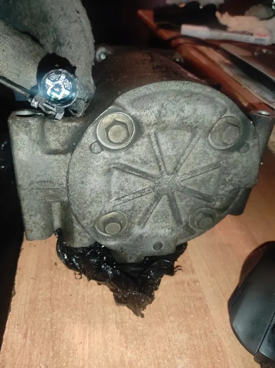 Compresseur de climatisation Mitsubishi Outlander 2.0 B MN185575 image 2