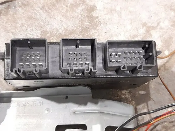 Engate elétrico Mercedes Classe C W204 OEM A2043101004 image 7