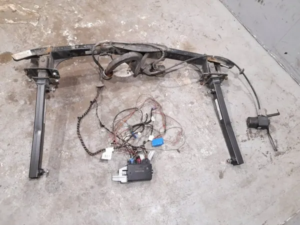 Engate elétrico Mercedes Classe C W204 OEM A2043101004 image 8