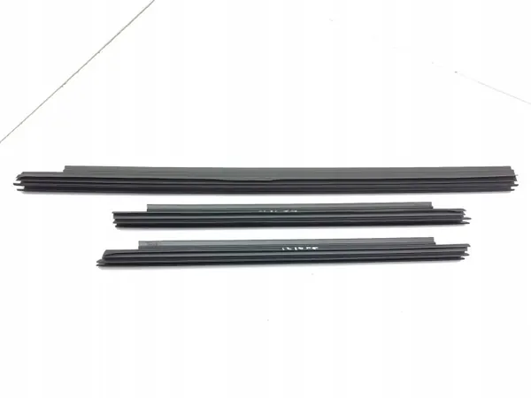 Junta de ventana delantera OEM AMD177233 - Usado image 9