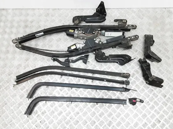 Chrysler Pacifica Côté Droit OEM 68368918AE image 2
