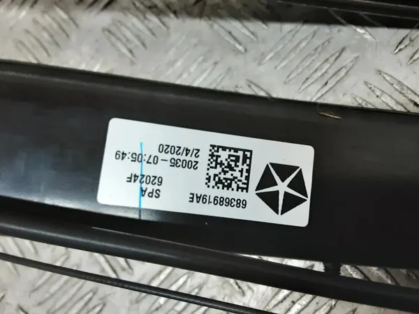 Chrysler Pacifica Côté Droit OEM 68368918AE image 6