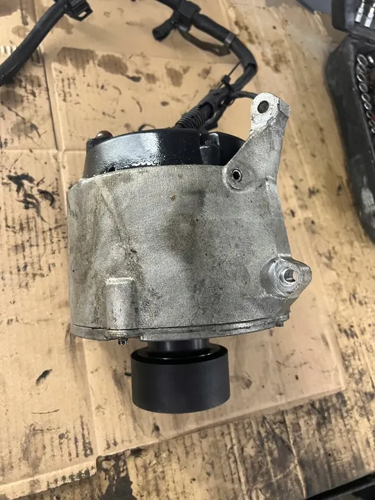 VW TOUAREG 5.0TDI Vaihtovirtageneraattori 07Z903021B image 5