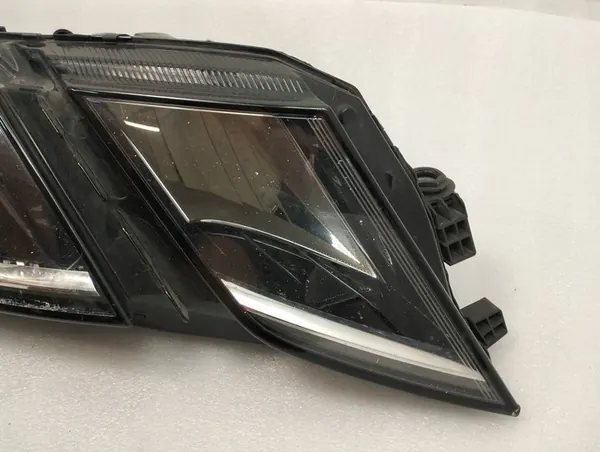 Farol direito Skoda Octavia III Lift Full LED image 3