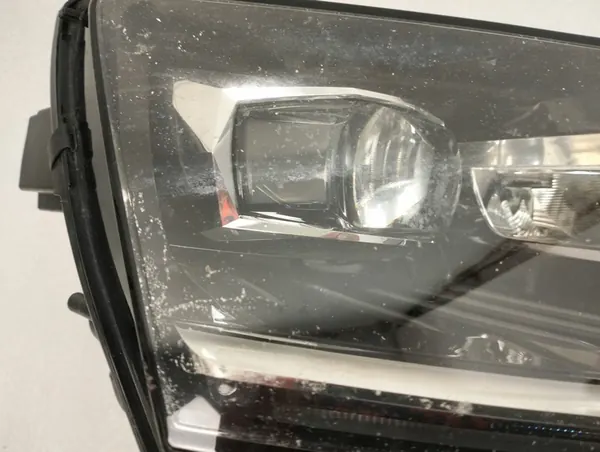 Farol direito Skoda Octavia III Lift Full LED image 6