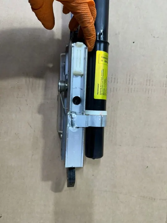 OEM A2308600135 Actuateur de béquille capot gauche Mercedes SL image 3