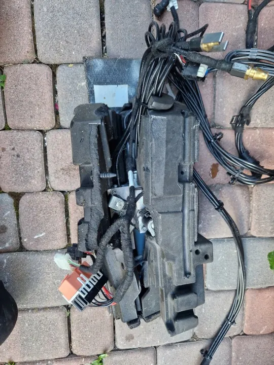 BMW 8 M8 G14 F91 Soft Folding Roof Complete Pump image 4