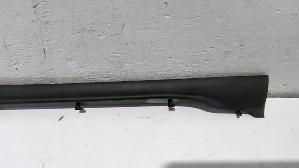 OEM 9J1837639 Vänster framdörrtätning Porsche Taycan image 4