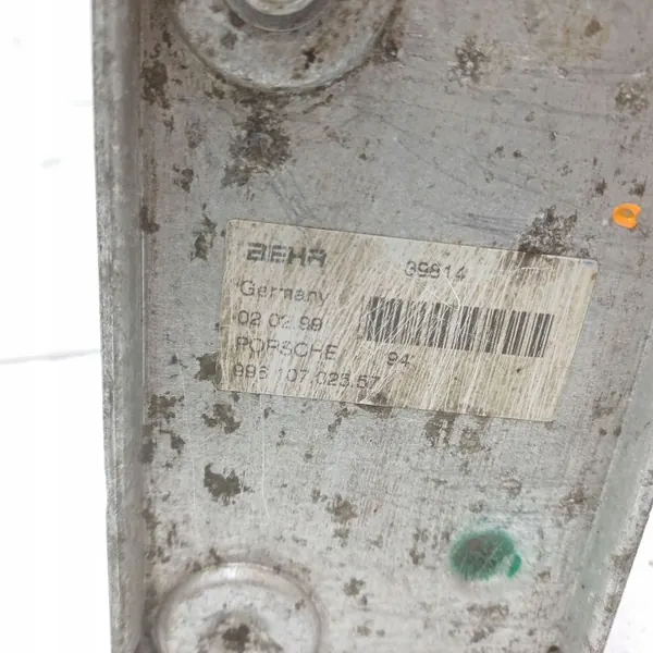Arrefecedor de óleo Porsche 996 OEM 99610702557 - Usado image 6