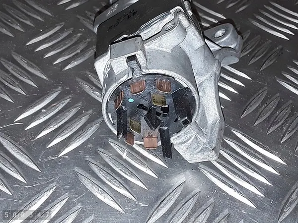 Sytytyskytkin Audi A6 C5 (2002) OEM 4B0905851F image 4