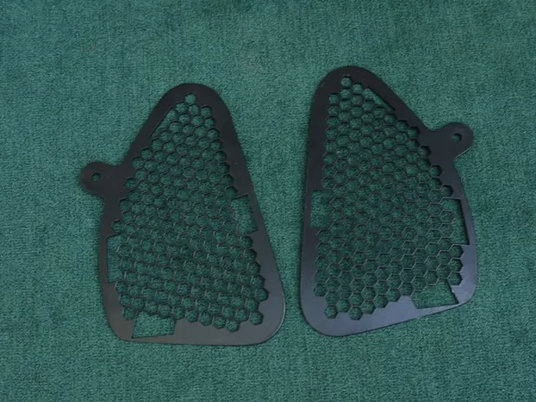 Aston Martin grille clip set OEM SSC-230430-01 image 2