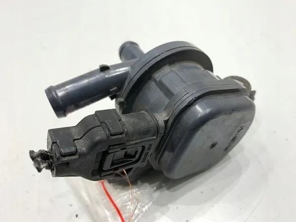 Extra vattenpump Toyota Corolla E21 1.8 98HK G9040-47040 image 2