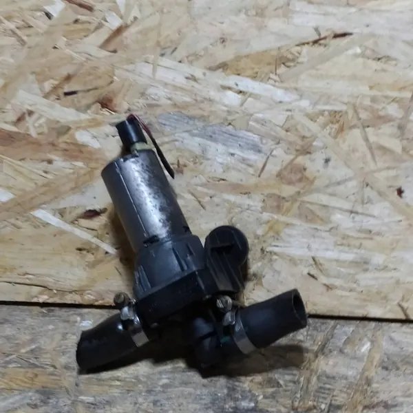 Bomba de água elétrica OEM 64116928246 - Usada image 3