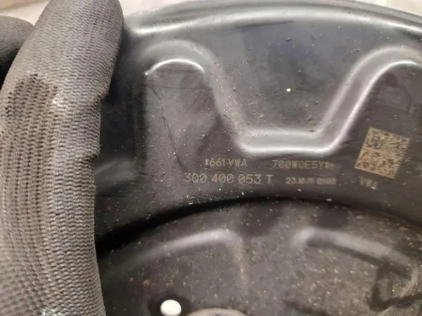 Audi Q3 Voor linker remschild OEM 3Q0400053T image 3