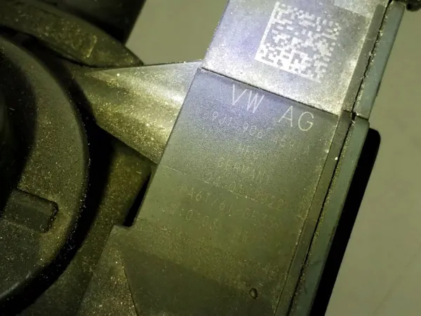 Porsche Taycan Kühlventil OEM 9J1906459A image 5
