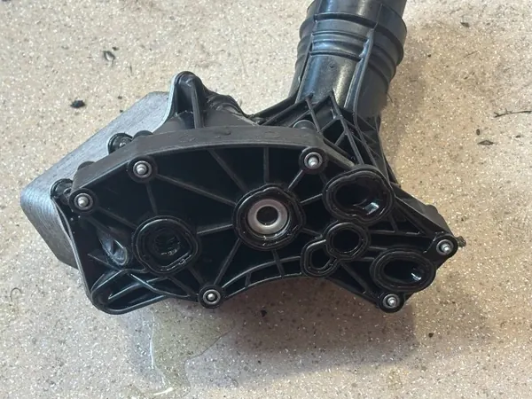 Oljefilterhus OEM 8570063 för BMW 5 G30 7 G11 image 9
