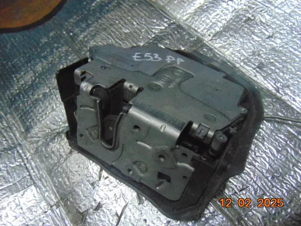 BMW X5 E53 Främre Höger Dörrlås OEM 8402540 image 2