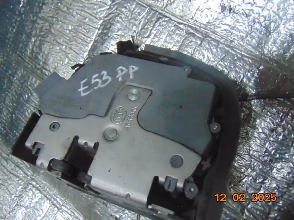 BMW X5 E53 Främre Höger Dörrlås OEM 8402540 image 3