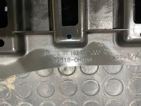 OEM 52618-0H030 Escudo dianteiro para Toyota Aygo II image 9