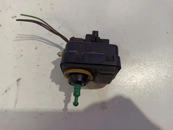 Scheinwerferverstellmotor VOLVO V70 II 30678861 2.5L image 2