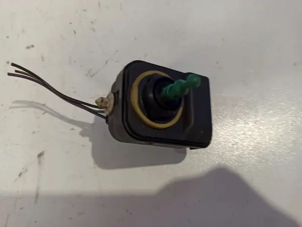 Scheinwerferverstellmotor VOLVO V70 II 30678861 2.5L image 3