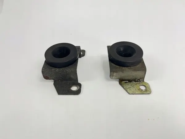 Ilmansuodattimen kiinnityspultit Mercedes W124 280 320 image 2