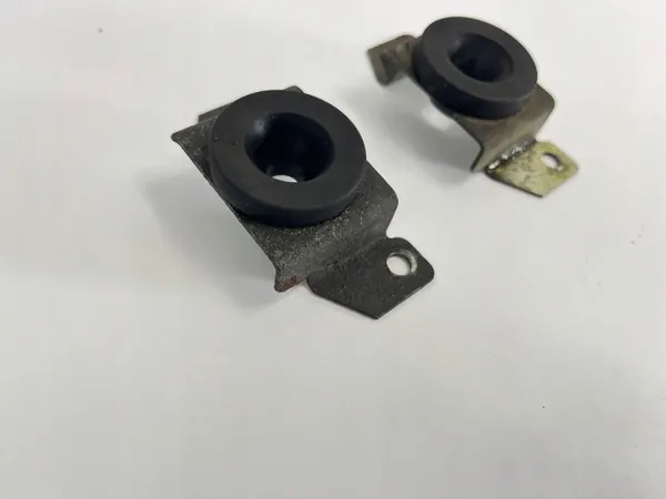 Ilmansuodattimen kiinnityspultit Mercedes W124 280 320 image 4