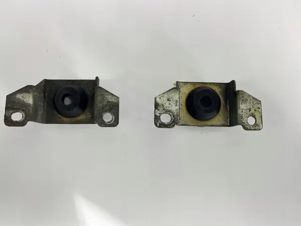 Ilmansuodattimen kiinnityspultit Mercedes W124 280 320 image 5