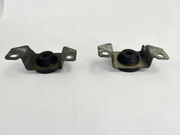 Ilmansuodattimen kiinnityspultit Mercedes W124 280 320 image 6