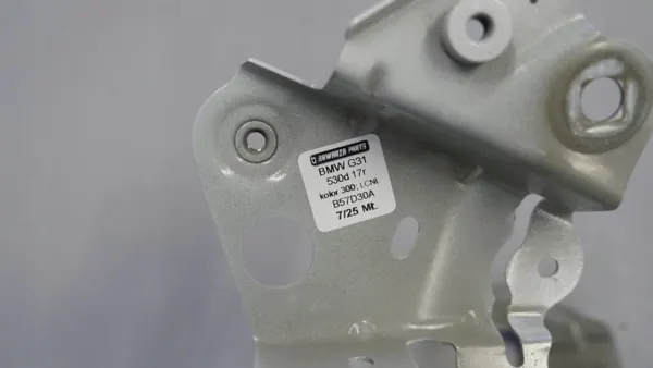Support d'aile droit BMW G30 G31 OEM 7440418 image 7