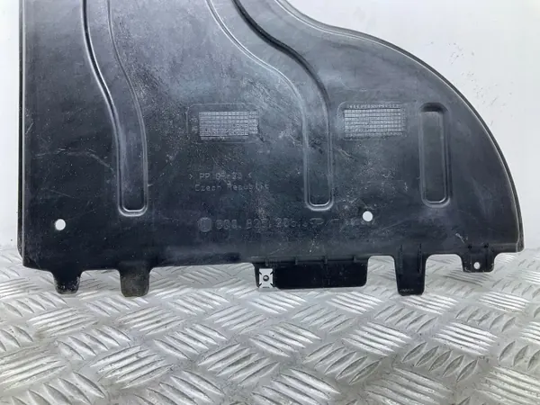 Skoda Octavia Mk3 taka-aluspeite OEM 5Q0825206J image 3