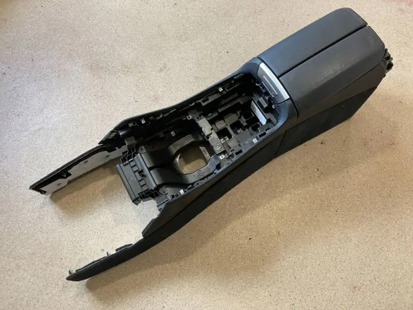 BMW X5 G05 konsolin käsinoja OEM LPV20966 image 2