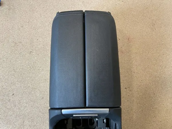 BMW X5 G05 konsolin käsinoja OEM LPV20966 image 3