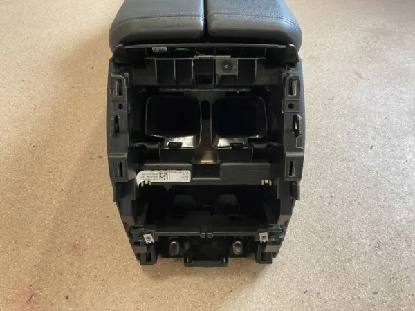 BMW X5 G05 konsolin käsinoja OEM LPV20966 image 4