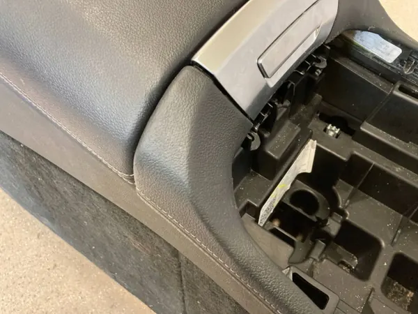 BMW X5 G05 konsolin käsinoja OEM LPV20966 image 7