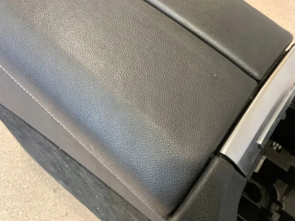 BMW X5 G05 konsolin käsinoja OEM LPV20966 image 8