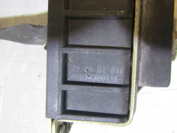 Dörrstopp Mercedes W203 Bakre Vänster Höger 2037300116 image 3